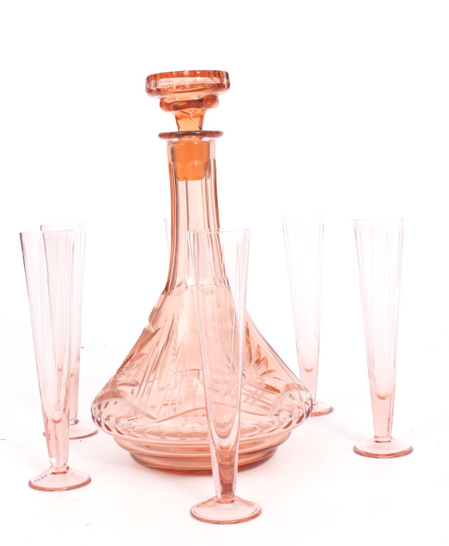 Glass decanter with sesame glasses