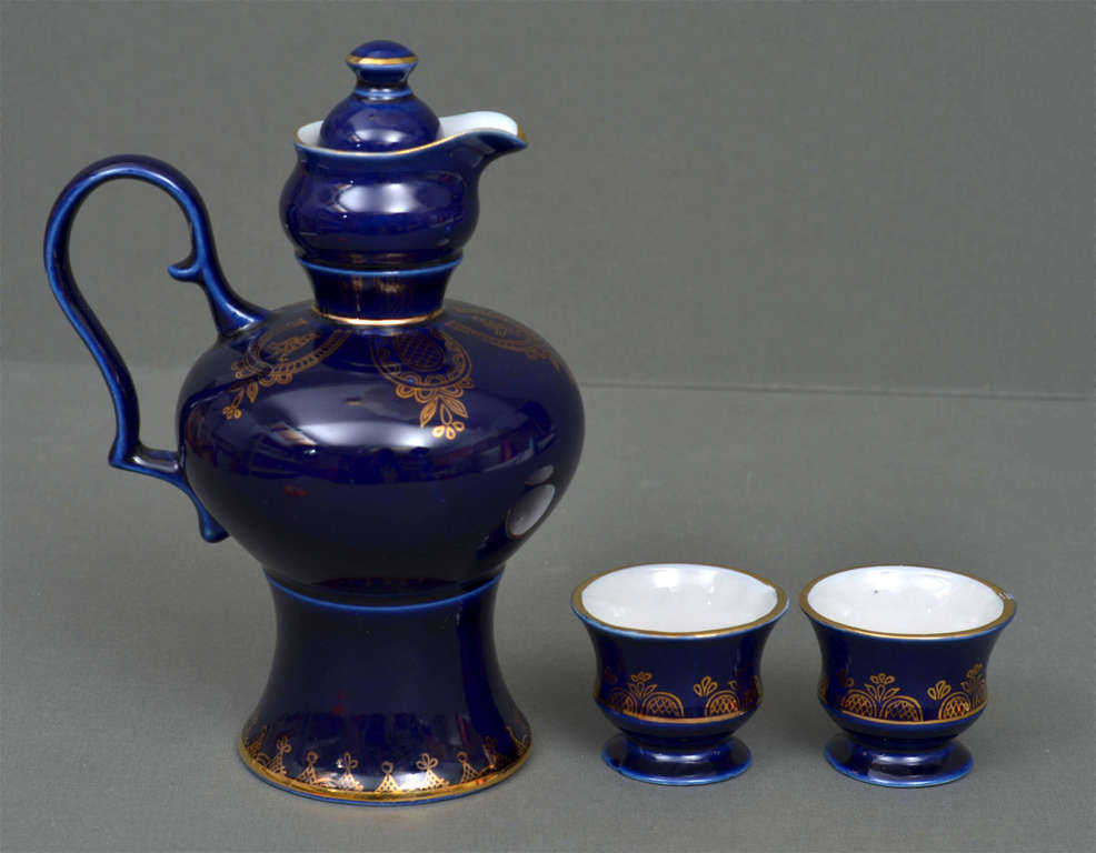 Porcelain Carafe with two glasses