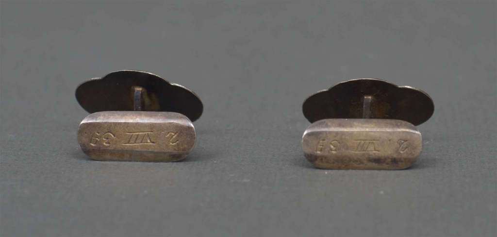 Серебряные запонки с инициалами В. M