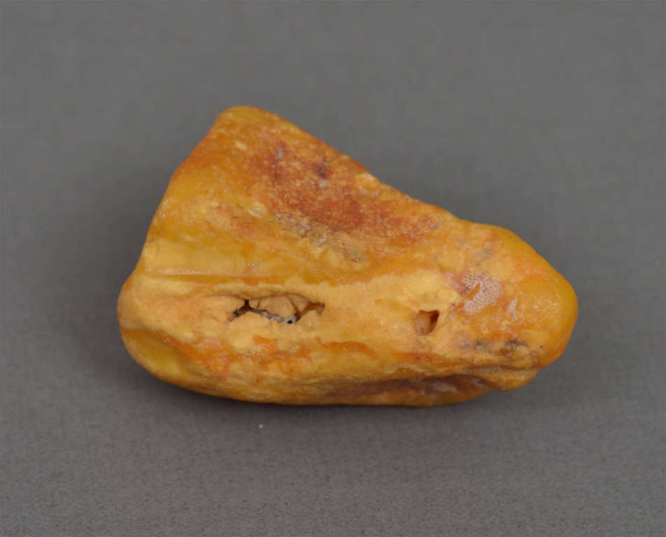 Baltic amber stones (6 pcs)
