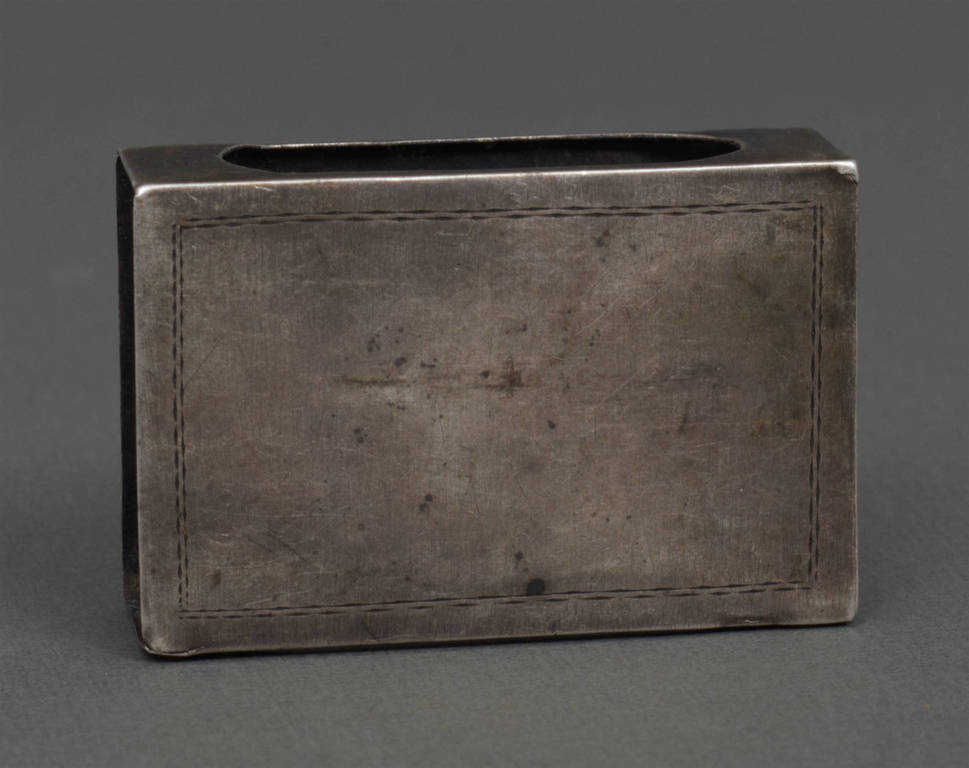 Серебряная спичечная коробка