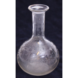 Glass decanter without stopper