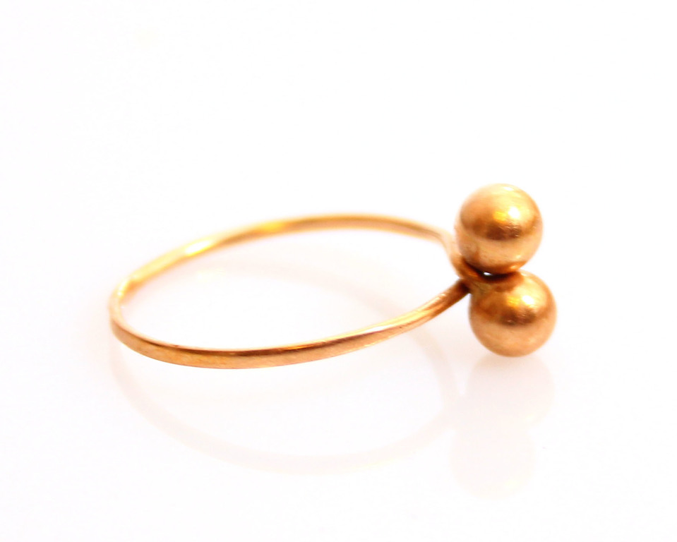 Zelta gredzens ar divām bumbiņām