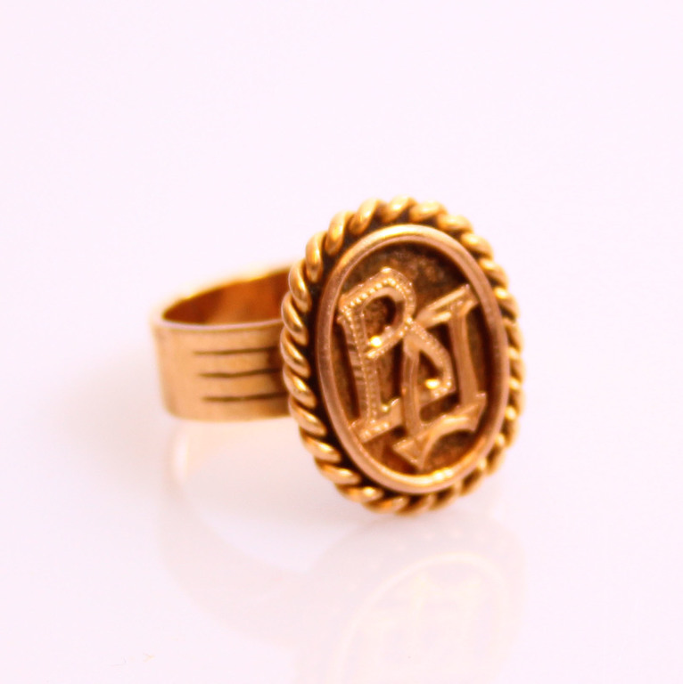 Zelta gredzens ar iniciāļiem