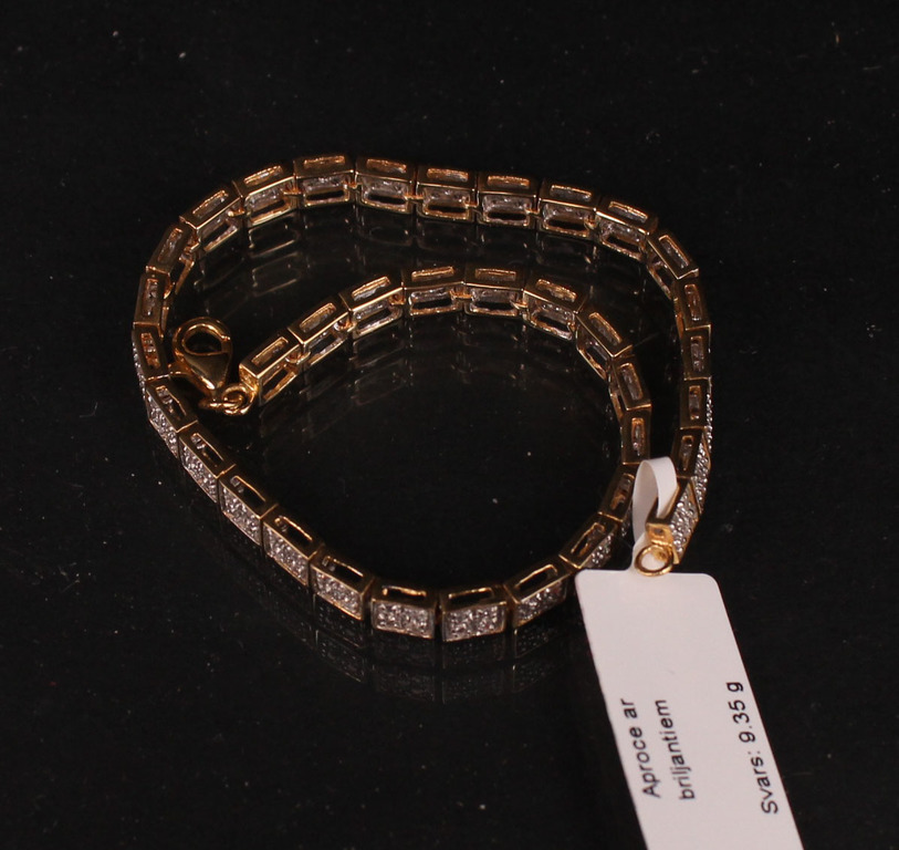 Gold bracelet with 180 natural diamonds