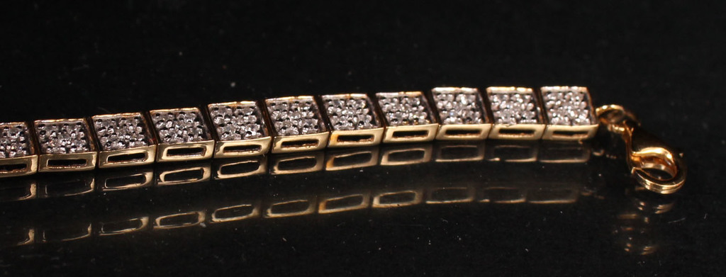 Gold bracelet with 180 natural diamonds
