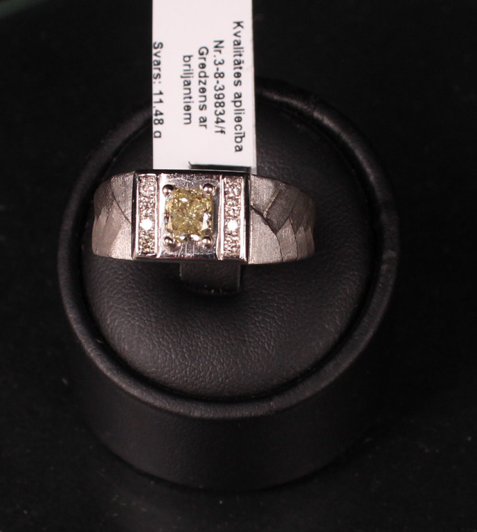 Золотое кольцо с 9 натуральными бриллиантами