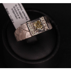 Gold ring with 9 natural diamonds