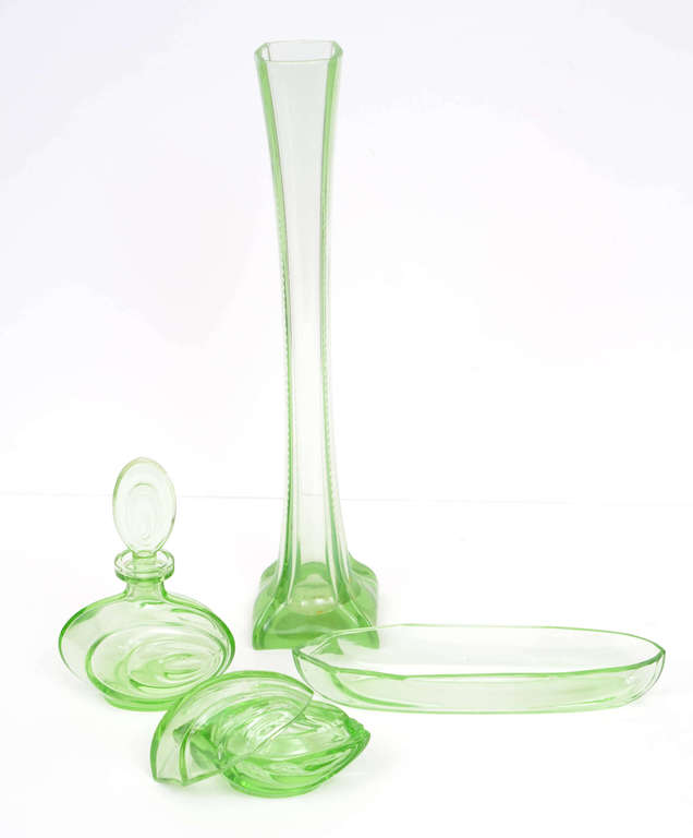 Glassware set - Vase, vial with stopper and two dishes