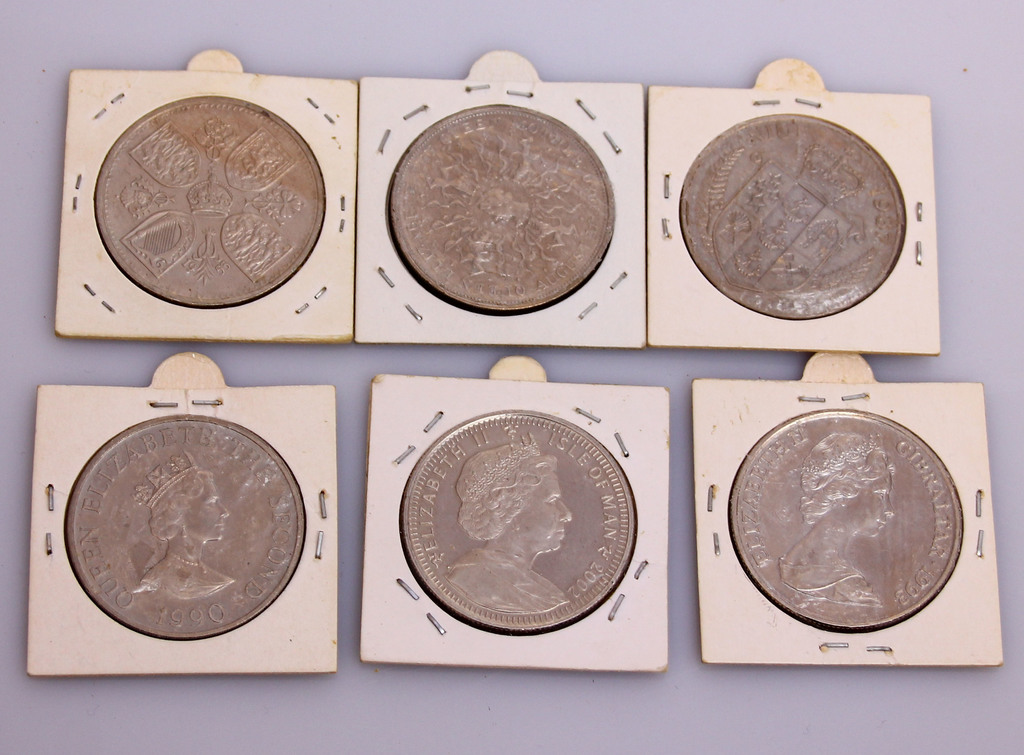 Коллекция различных монет