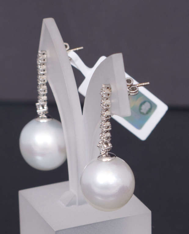 White gold earrings with diamonds and pearls