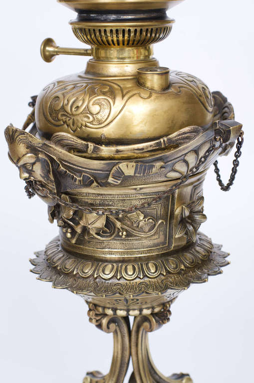 Керосиновая лампа из бронзы в историческом стиле в отличном состоянии