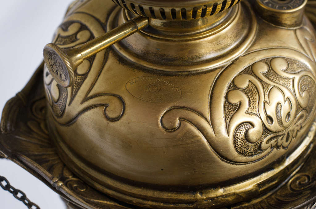 Historisma stila bronzas petrolejas lampa ideālā stāvoklī