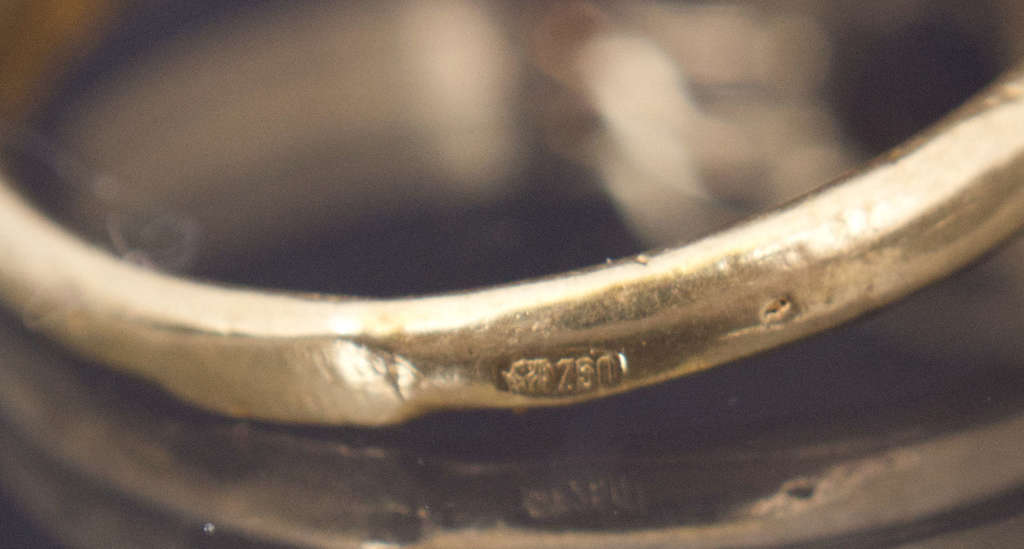 Золотое кольцо с сапфиром