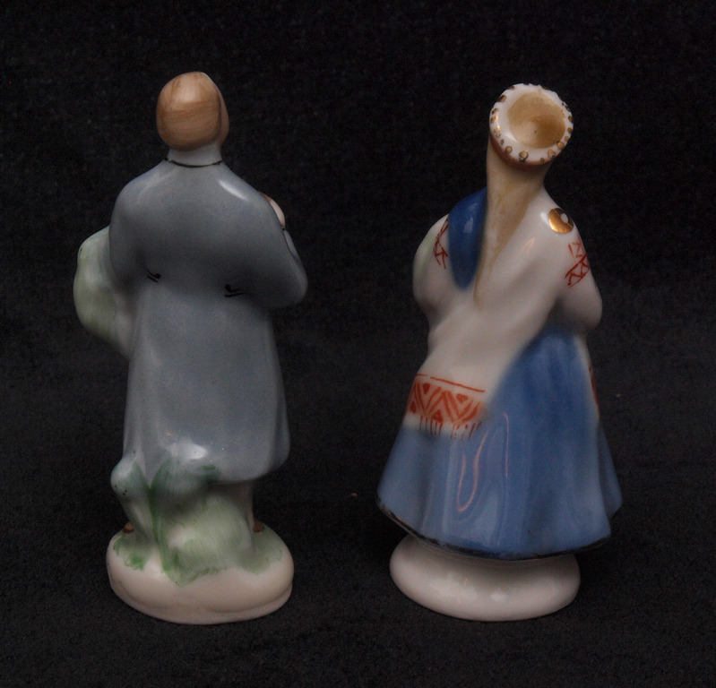 Couple of mini porcelain figurines 