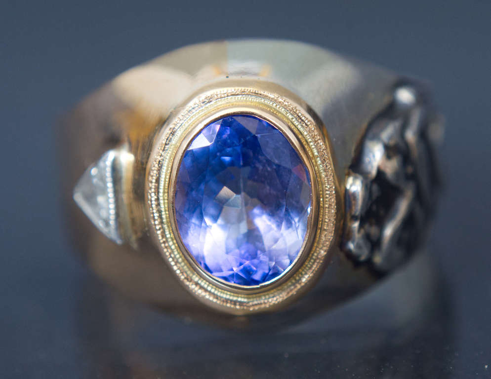 Men's gold ring with tanzanites and diamonds