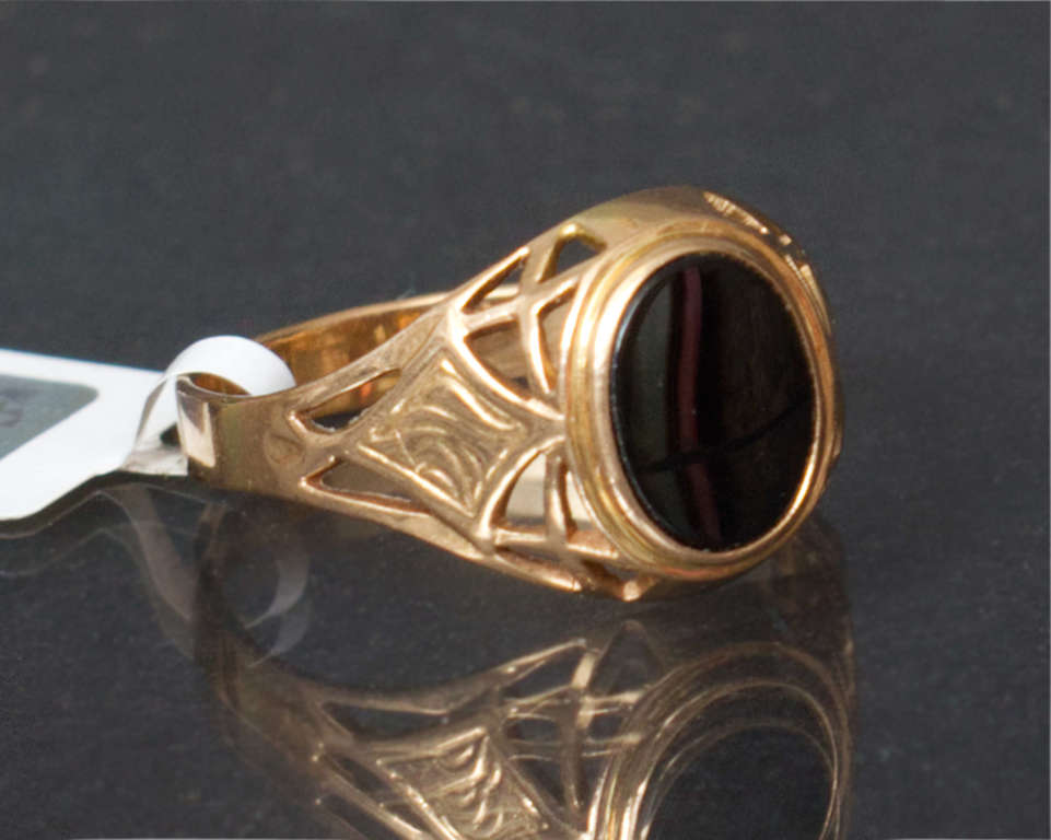 Женское кольцо в стиле арт-деко с халцедоном