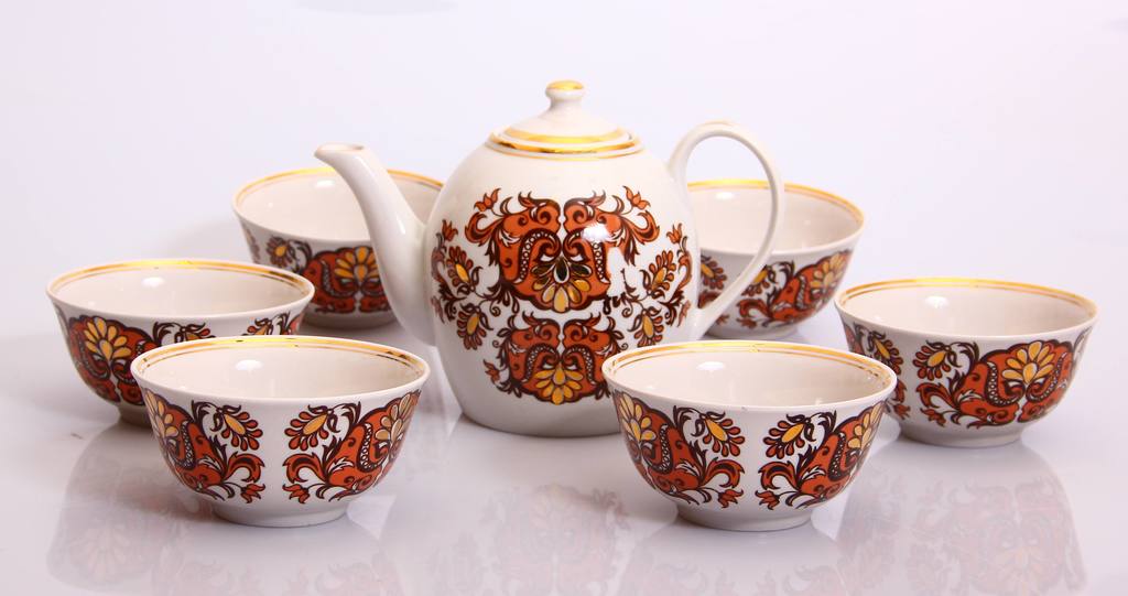 Porcelain set for 6 people