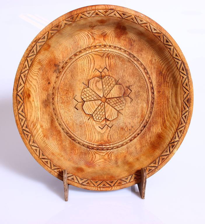 Декоративная деревянная тарелка