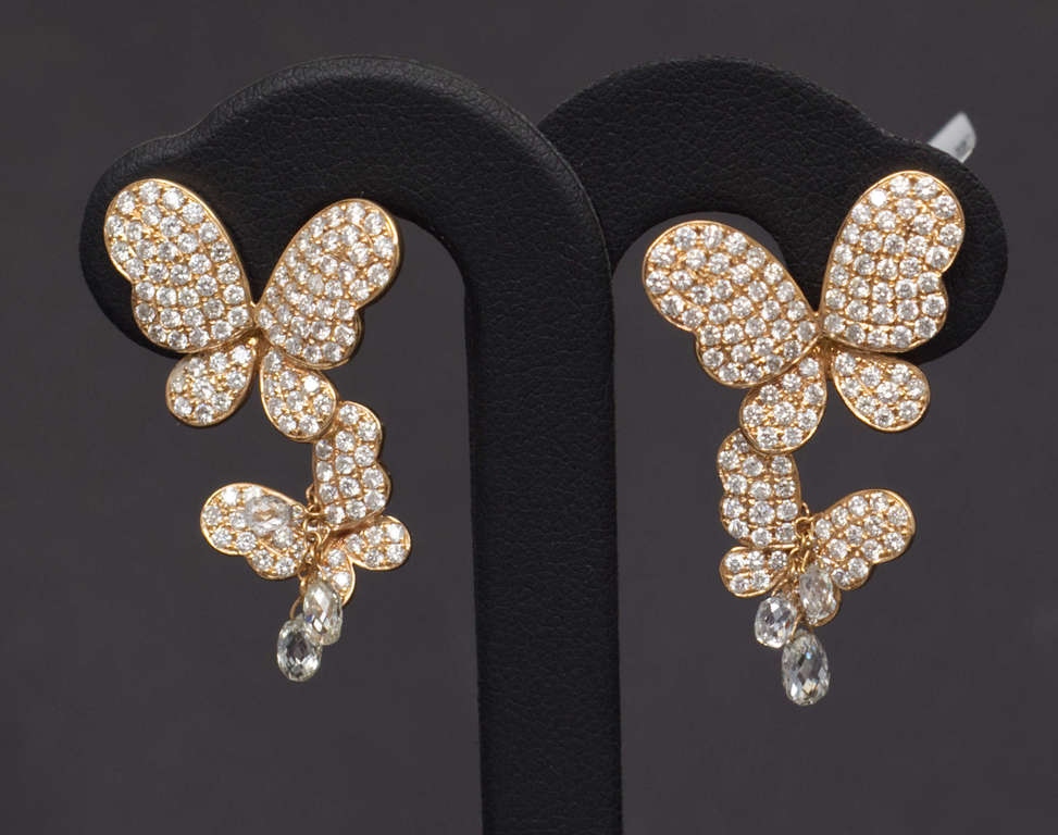 Gold earrings with 248 natural diamonds