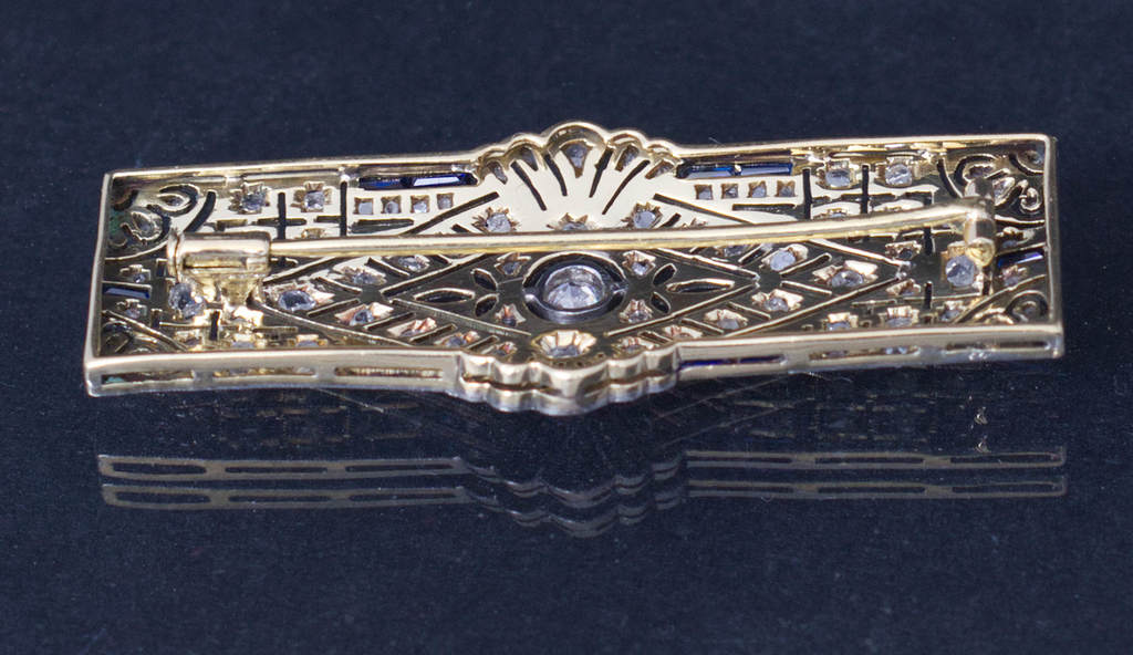 Платиновая брошь в стиле ар-деко с бриллиантами и сапфирами