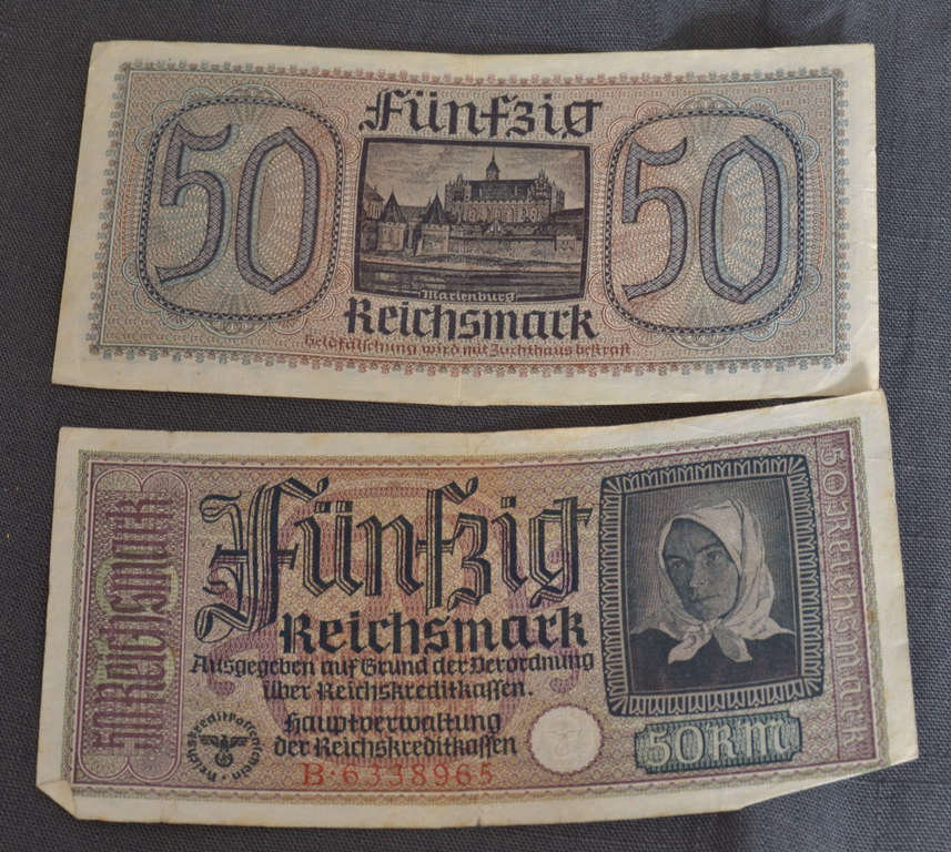 Набор различных банкнот