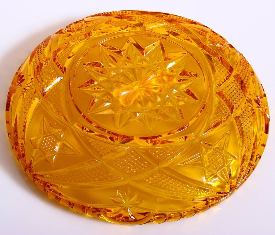 Iļģuciema stikla šķīvis