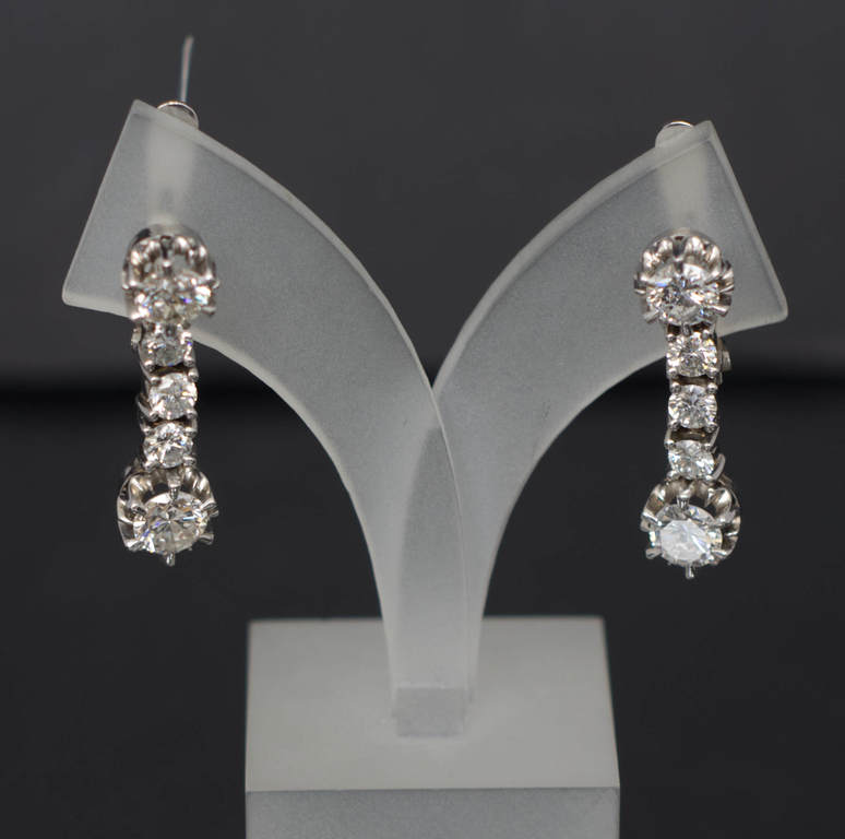 Platinum earrings with 10 natural diamonds