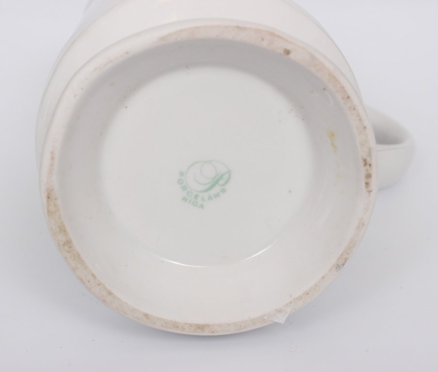 Porcelain mugs 