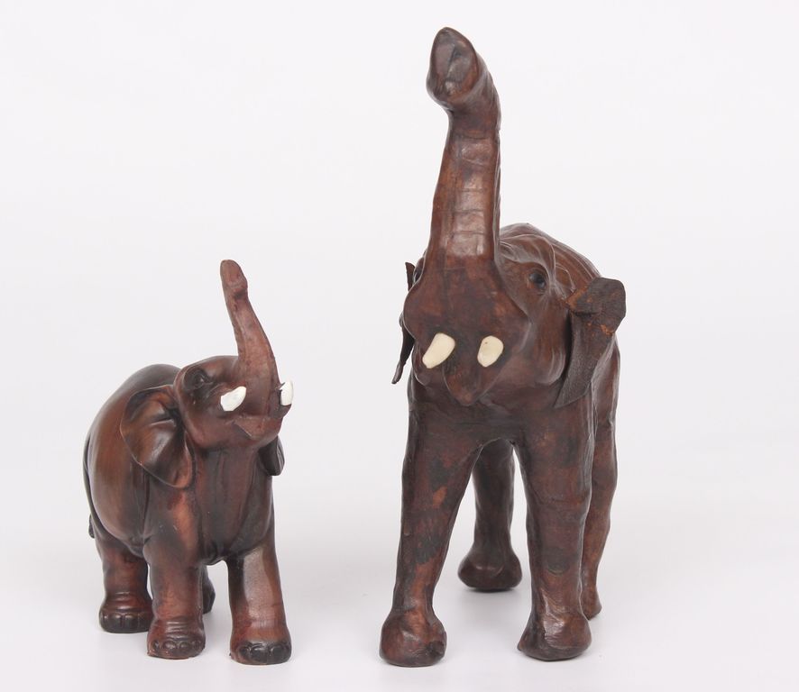 Two wooden figurines 