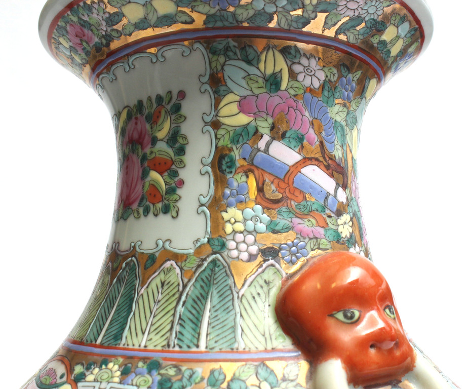Декоративная фарфоровая ваза