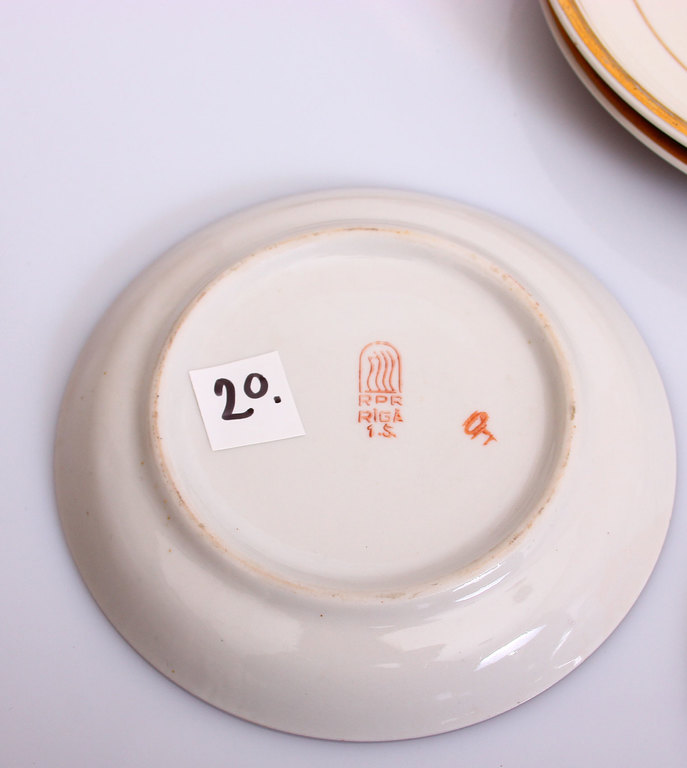 Детали различных наборов посуды Рижского фарфорового завода 29 шт.