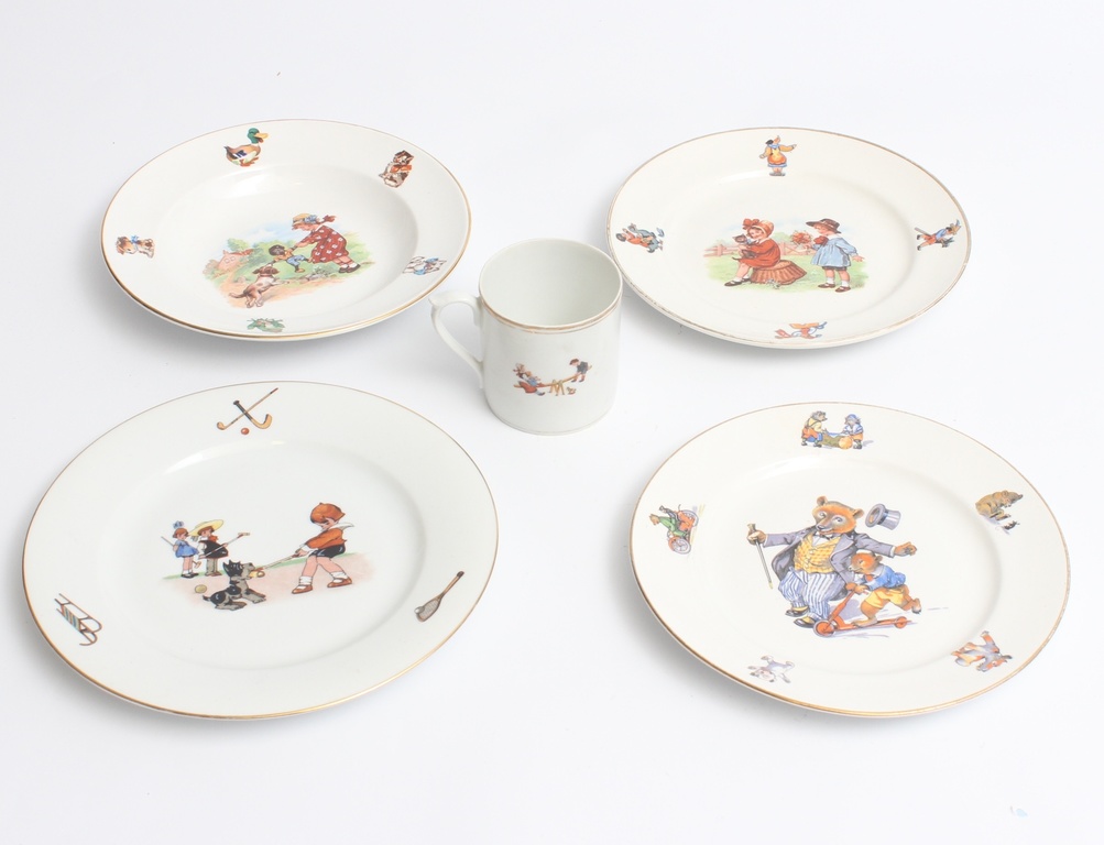 Фарфоровые тарелки и чашка с разноцветными иллюстрациями (4 шт. + 1 шт.)