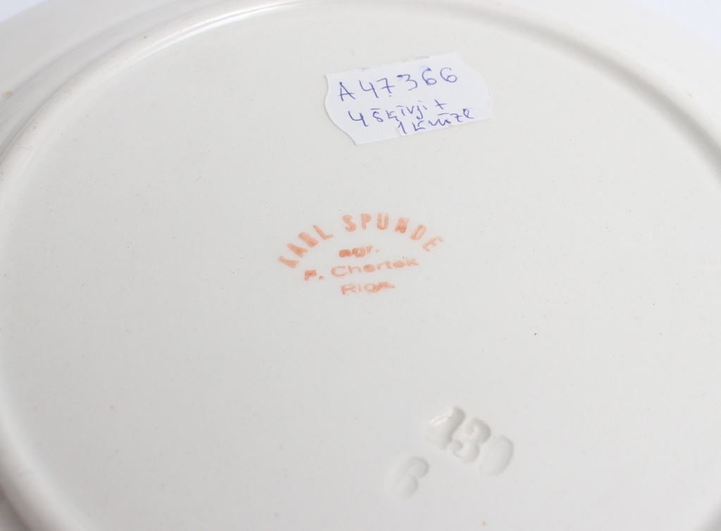 Фарфоровые тарелки и чашка с разноцветными иллюстрациями (4 шт. + 1 шт.)