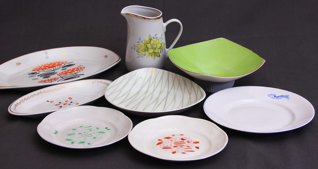 Various porcelain articles