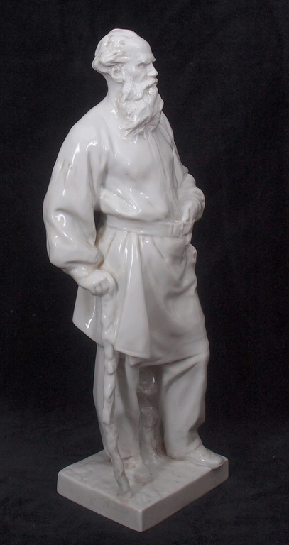 Porcelāna figūra “Ļevs Ņikolajevičs Tolstojs