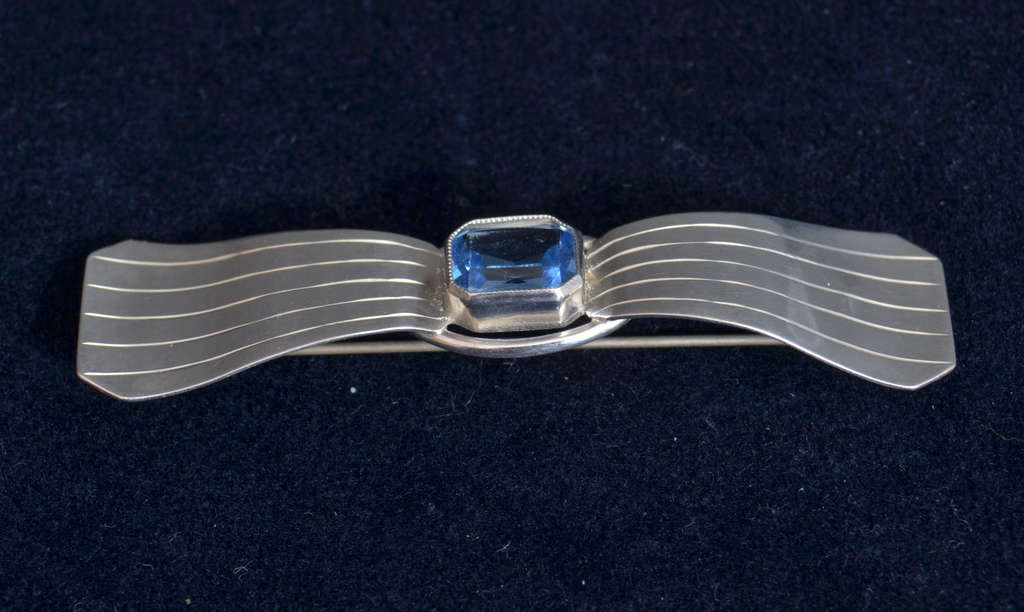 Silver Art Nouveau brooch with aquamarine