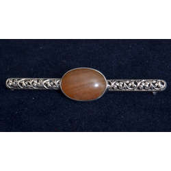 Silver Art Nouveau brooch with agate