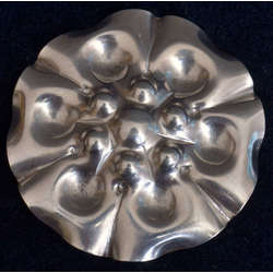 Серебряная брошь в стиле модерн
