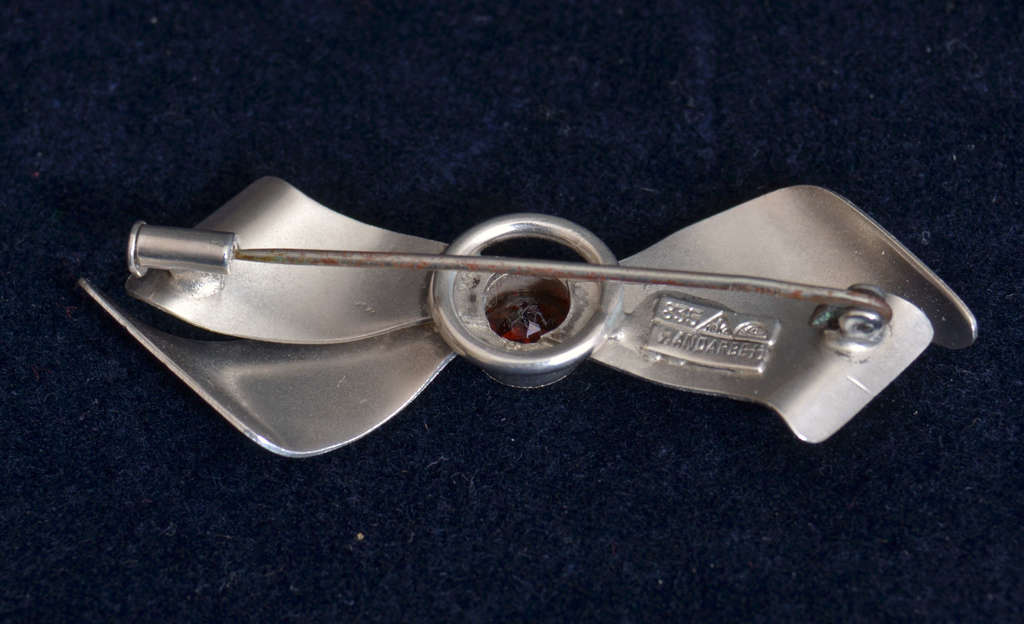 Silver Art Nouveau brooch with garnet