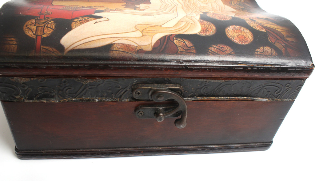 Wooden chest with Japanese motifs