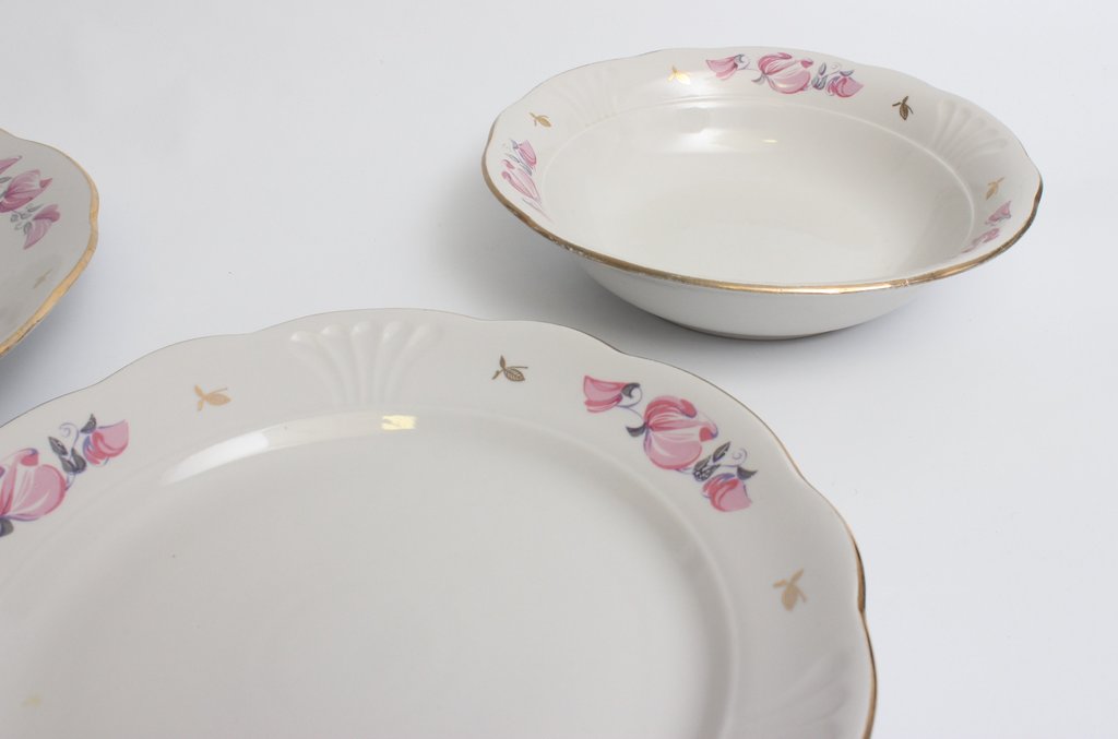 A set of incomplete porcelain serving plates