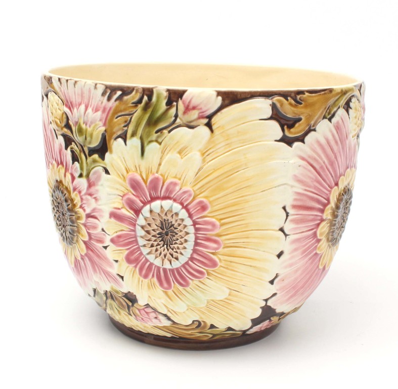 Earthenware pot with flowers