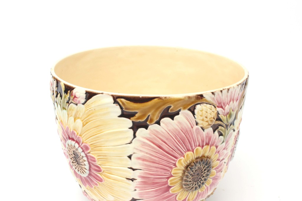 Earthenware pot with flowers