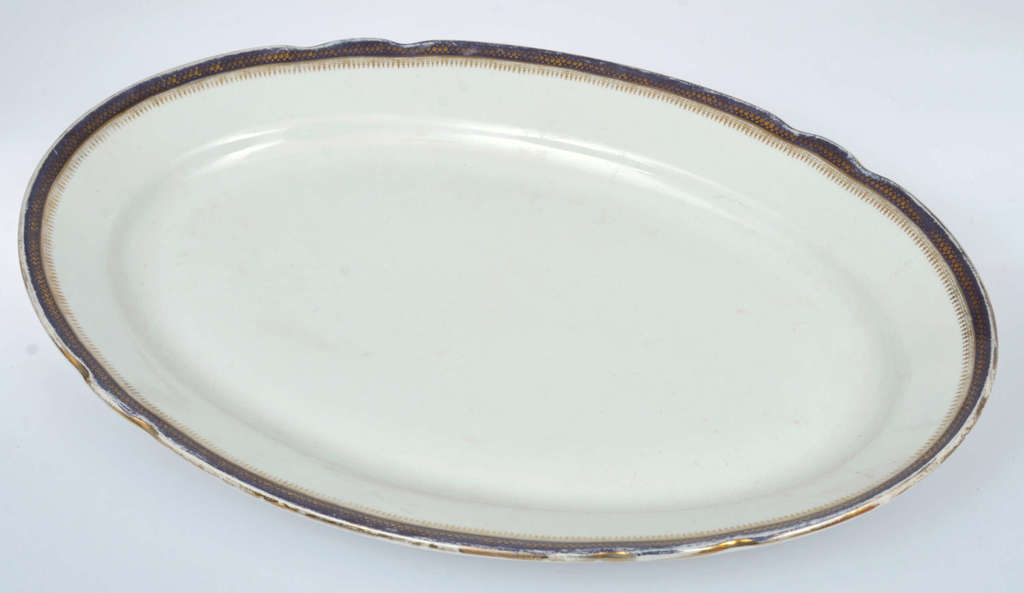 Porcelāna servējamais šķīvis