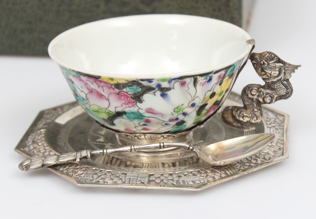 Porcelain set with silver finish for 6 people