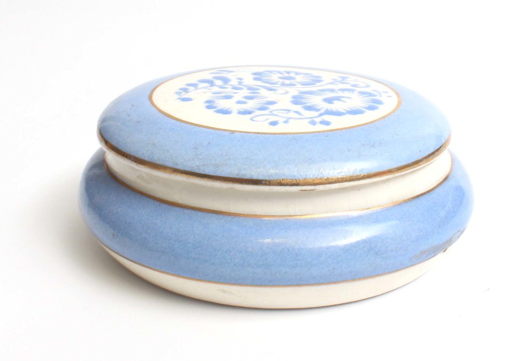 Faience box with lid
