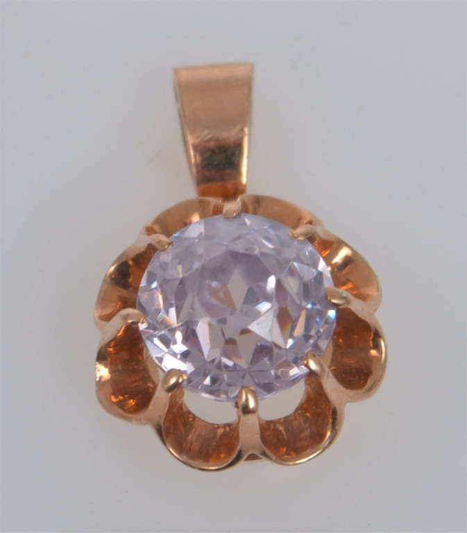 Gold pendant with purple stone