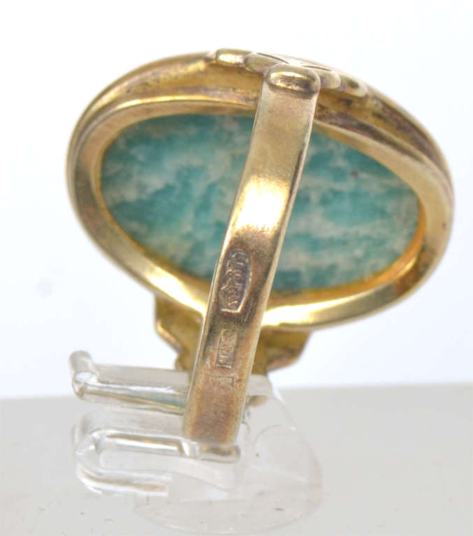 Серебряное кольцо с камнем