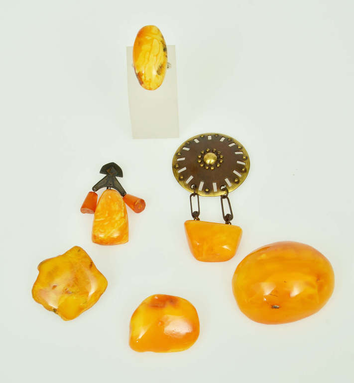 Various amber products (6 pcs.)